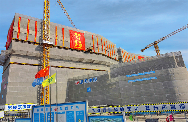 2024年10月30日，尊龙时凯三建上海新华泰医院项目主体封顶。
